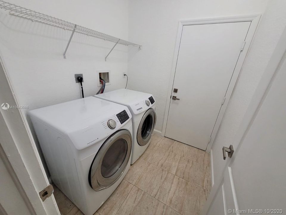 Недавно арендовано: $3,900 (6 спален, 3 ванн, 3148 Квадратных фут)