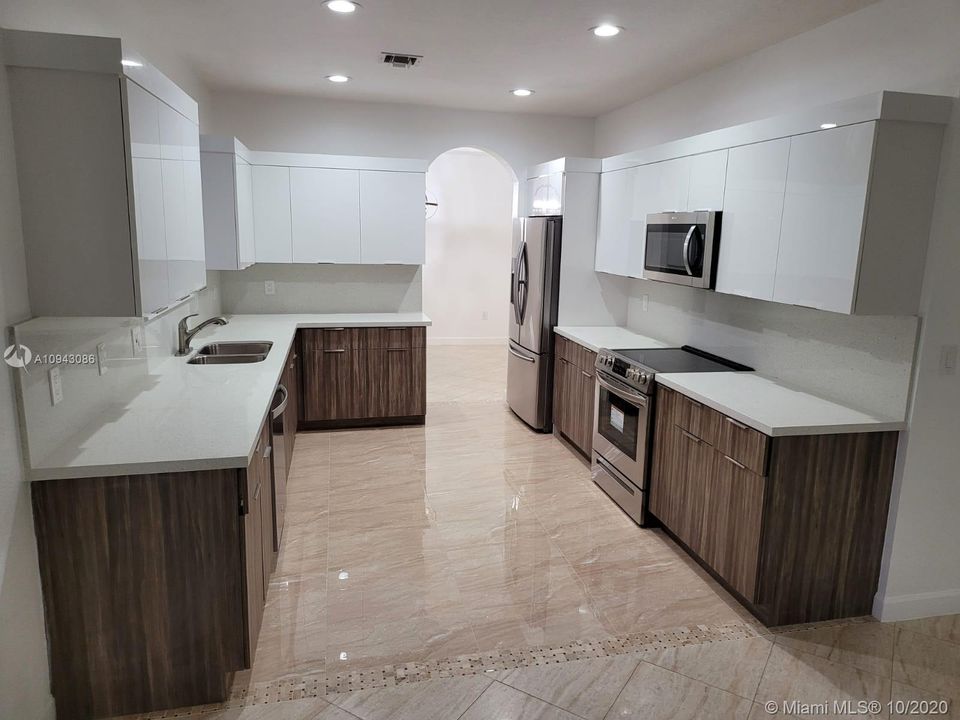 Недавно арендовано: $3,900 (6 спален, 3 ванн, 3148 Квадратных фут)