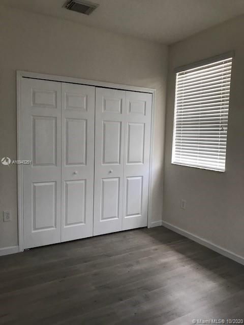 Recently Rented: $2,950 (4 beds, 2 baths, 2280 Square Feet)