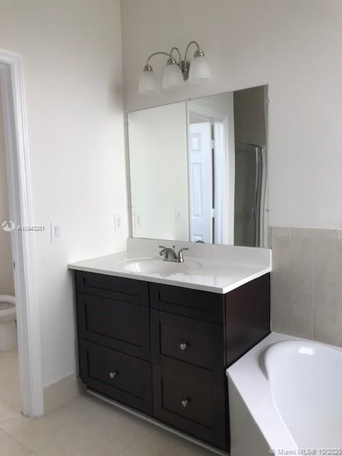 Recently Rented: $2,950 (4 beds, 2 baths, 2280 Square Feet)