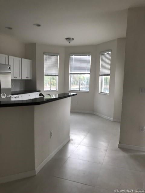 Recently Rented: $2,950 (4 beds, 2 baths, 2280 Square Feet)