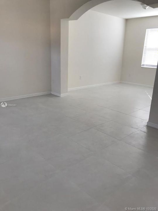 Recently Rented: $2,950 (4 beds, 2 baths, 2280 Square Feet)