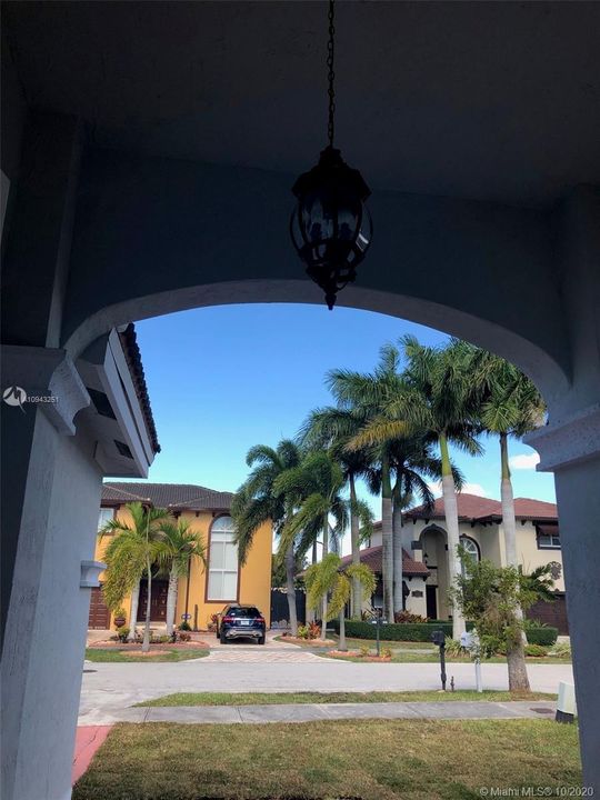 Recently Rented: $2,950 (4 beds, 2 baths, 2280 Square Feet)