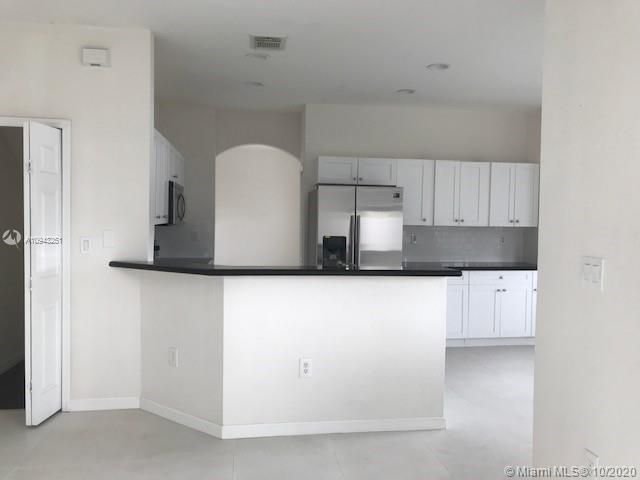 Recently Rented: $2,950 (4 beds, 2 baths, 2280 Square Feet)