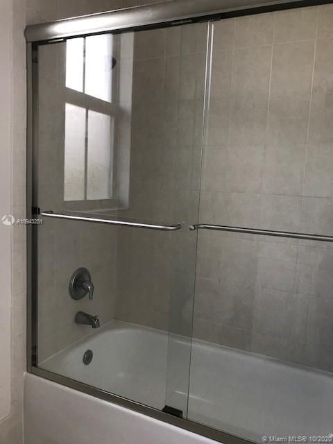 Recently Rented: $2,950 (4 beds, 2 baths, 2280 Square Feet)