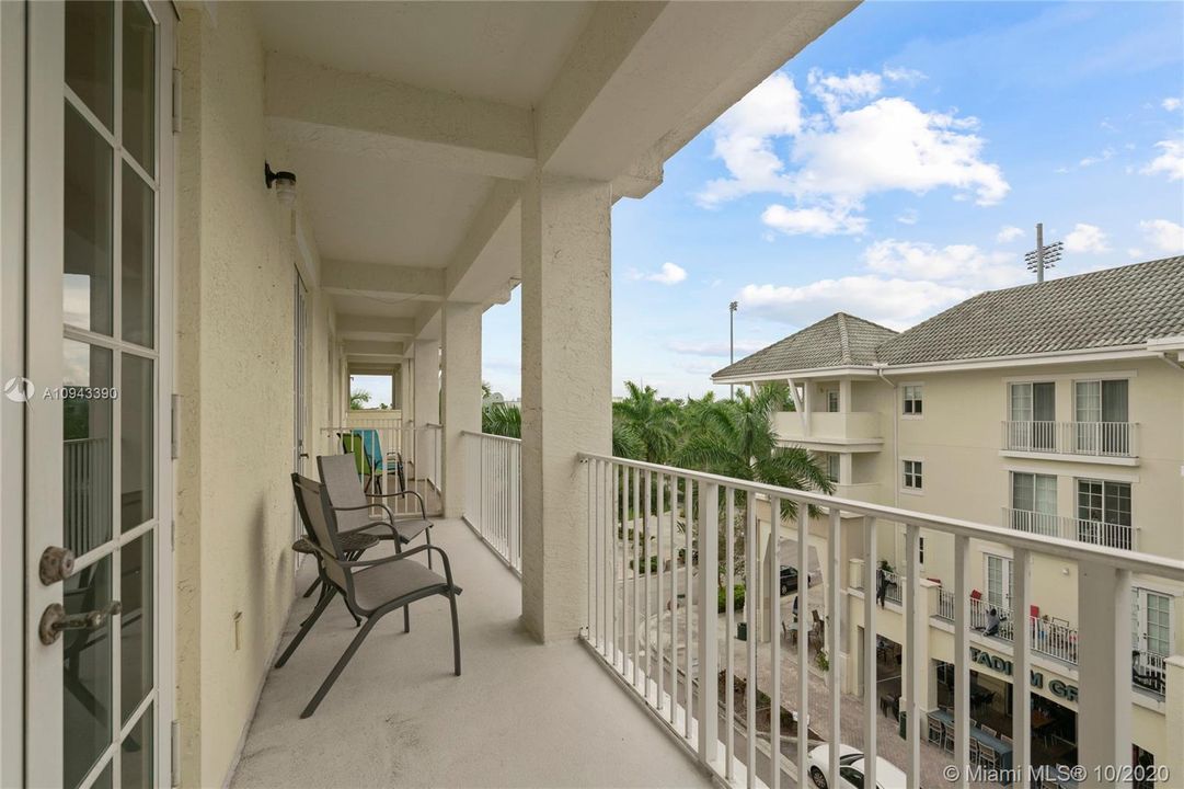 Recently Sold: $194,000 (1 beds, 1 baths, 719 Square Feet)