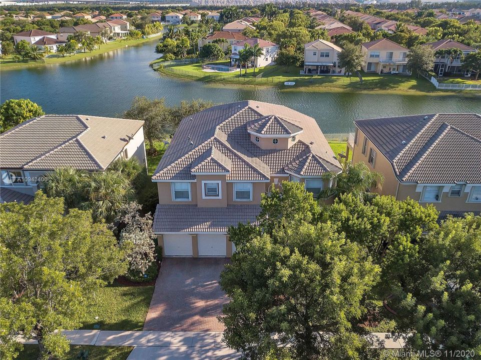 Recently Rented: $4,950 (5 beds, 4 baths, 3612 Square Feet)