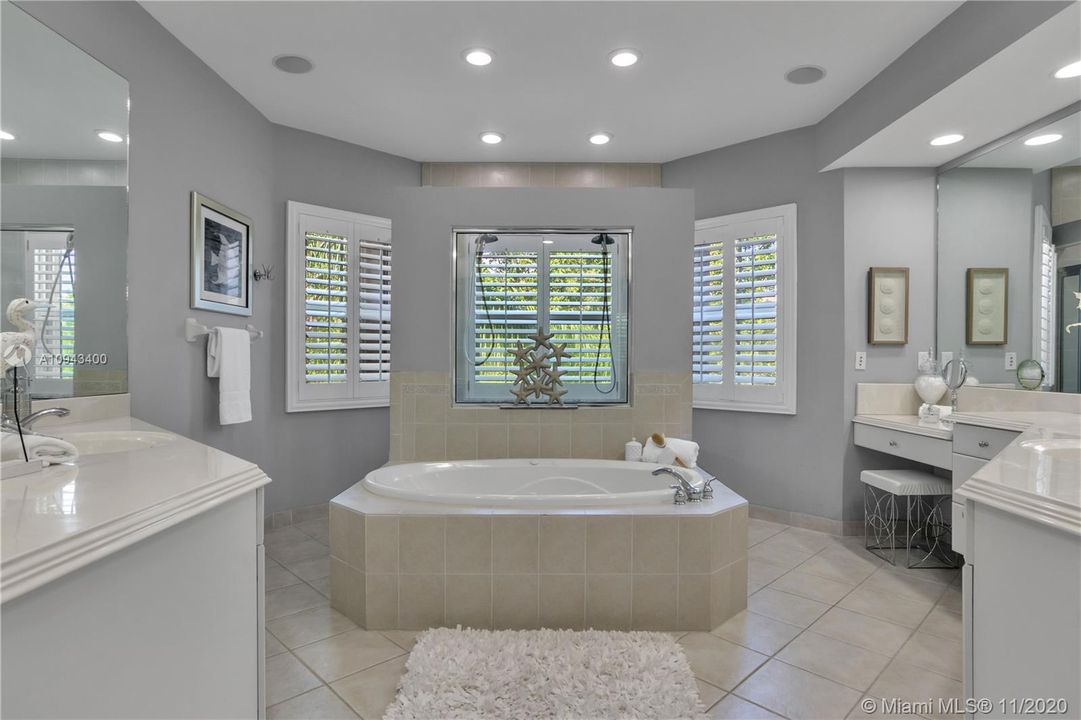 Recently Rented: $4,950 (5 beds, 4 baths, 3612 Square Feet)