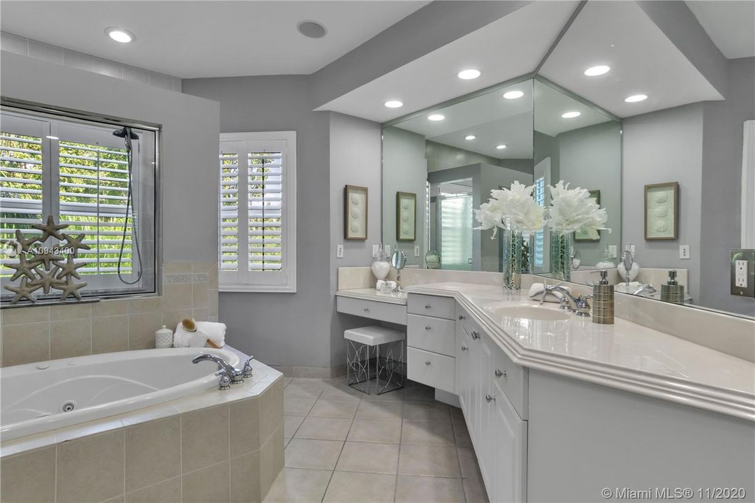 Recently Rented: $4,950 (5 beds, 4 baths, 3612 Square Feet)