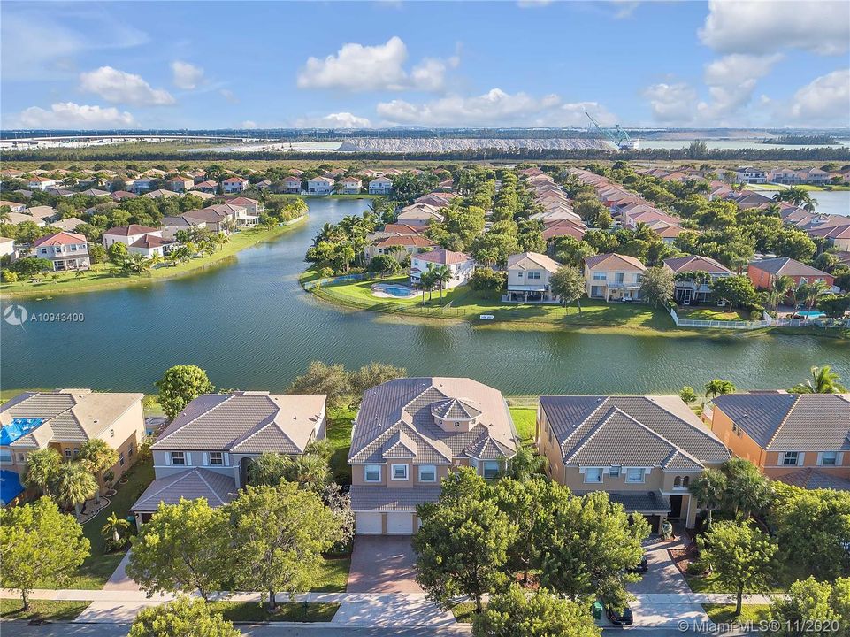 Recently Rented: $4,950 (5 beds, 4 baths, 3612 Square Feet)
