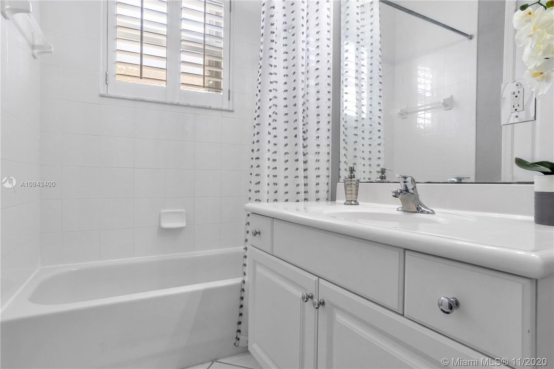 Recently Rented: $4,950 (5 beds, 4 baths, 3612 Square Feet)