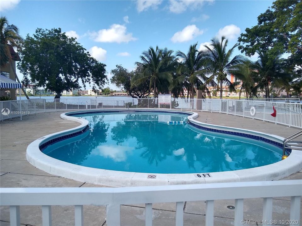 Recently Sold: $115,000 (1 beds, 1 baths, 954 Square Feet)