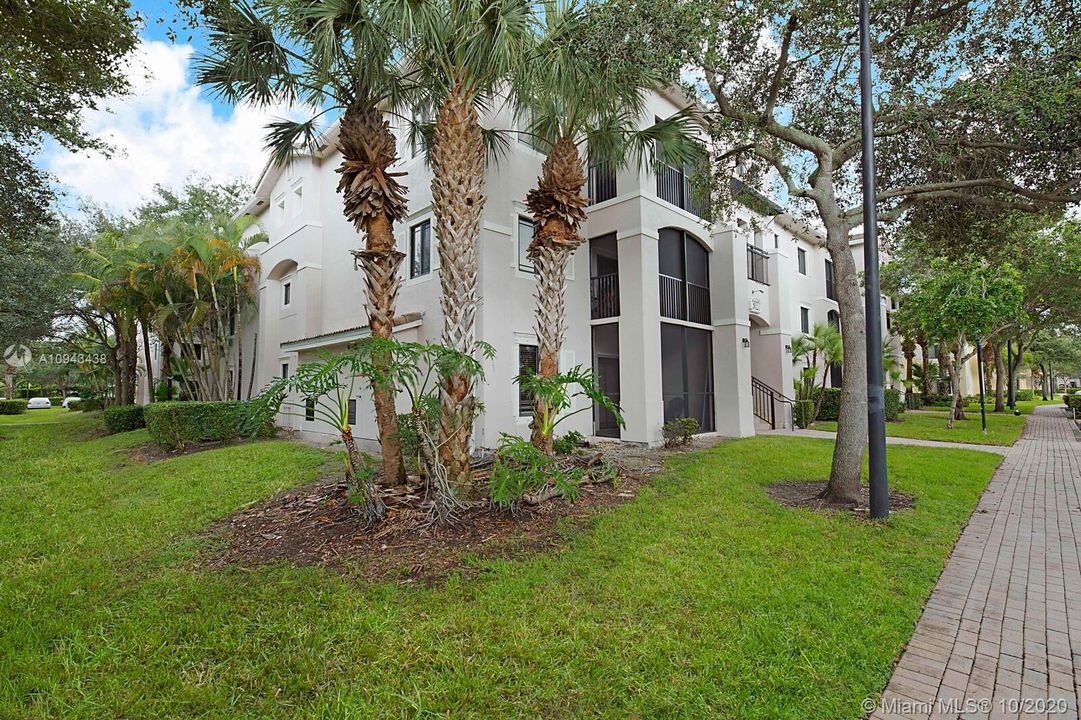 Recently Sold: $139,500 (1 beds, 1 baths, 872 Square Feet)