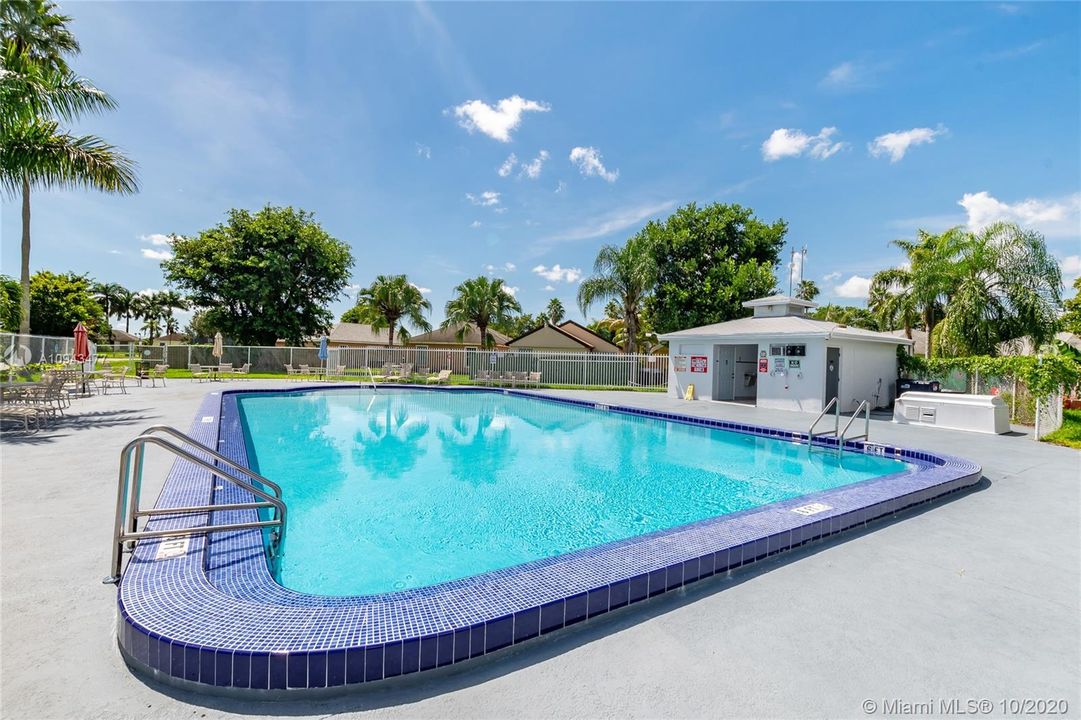 Vendido Recientemente: $189,900 (3 camas, 2 baños, 1050 Pies cuadrados)