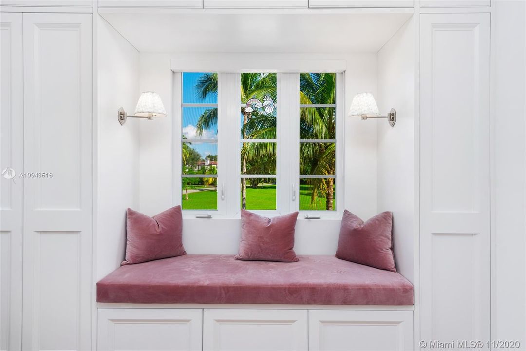 Recently Sold: $2,898,000 (5 beds, 5 baths, 4397 Square Feet)