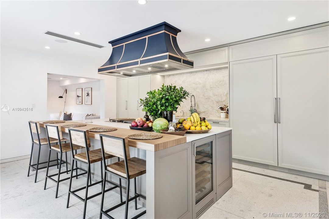 Recently Sold: $2,898,000 (5 beds, 5 baths, 4397 Square Feet)