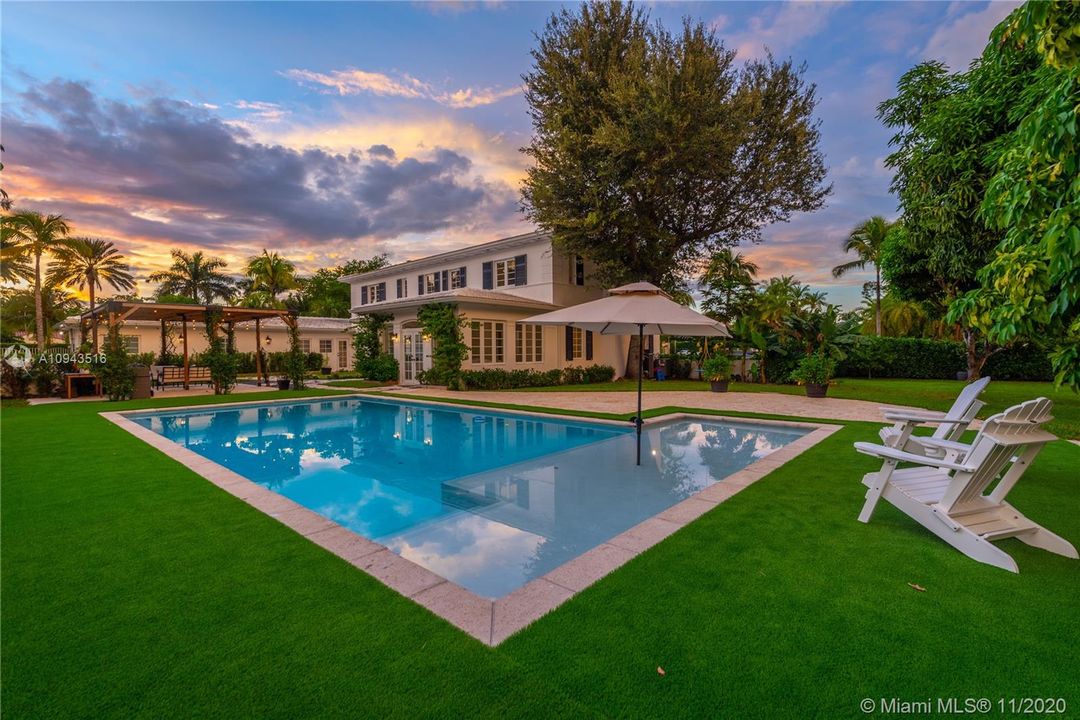 Recently Sold: $2,898,000 (5 beds, 5 baths, 4397 Square Feet)