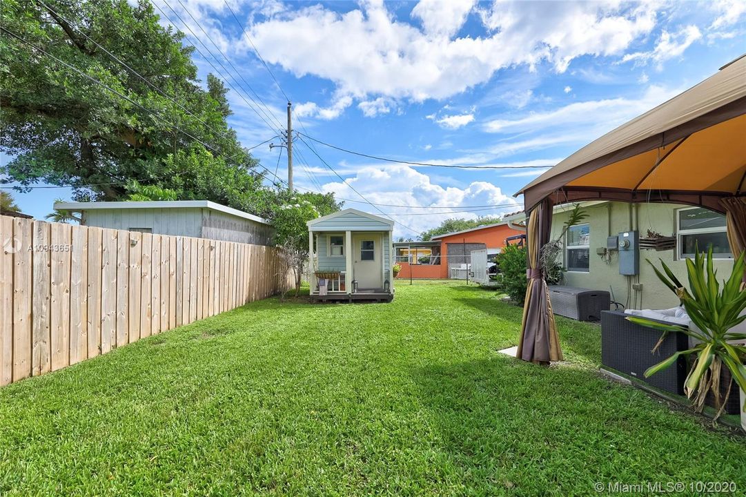 Недавно продано: $340,000 (3 спален, 2 ванн, 1303 Квадратных фут)