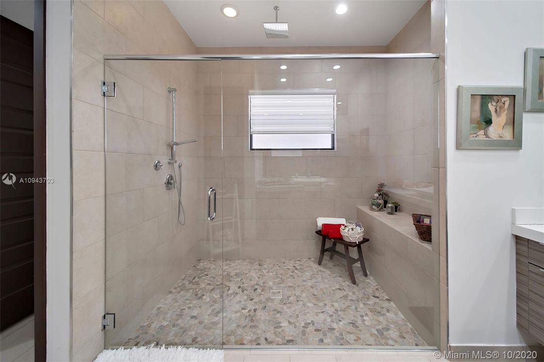 Vendido Recientemente: $475,000 (3 camas, 2 baños, 1977 Pies cuadrados)