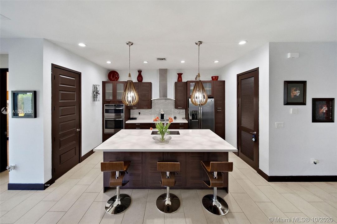 Vendido Recientemente: $475,000 (3 camas, 2 baños, 1977 Pies cuadrados)