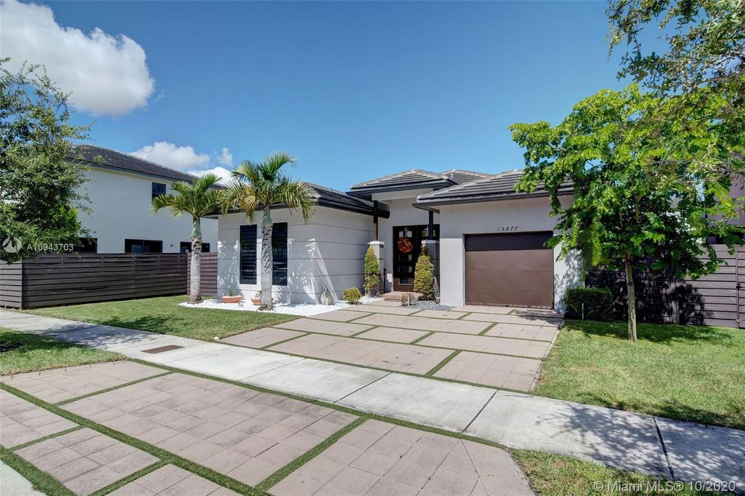 Vendido Recientemente: $475,000 (3 camas, 2 baños, 1977 Pies cuadrados)