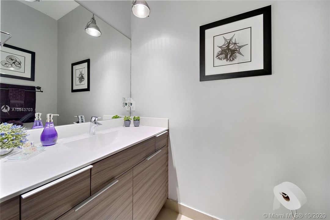 Vendido Recientemente: $475,000 (3 camas, 2 baños, 1977 Pies cuadrados)