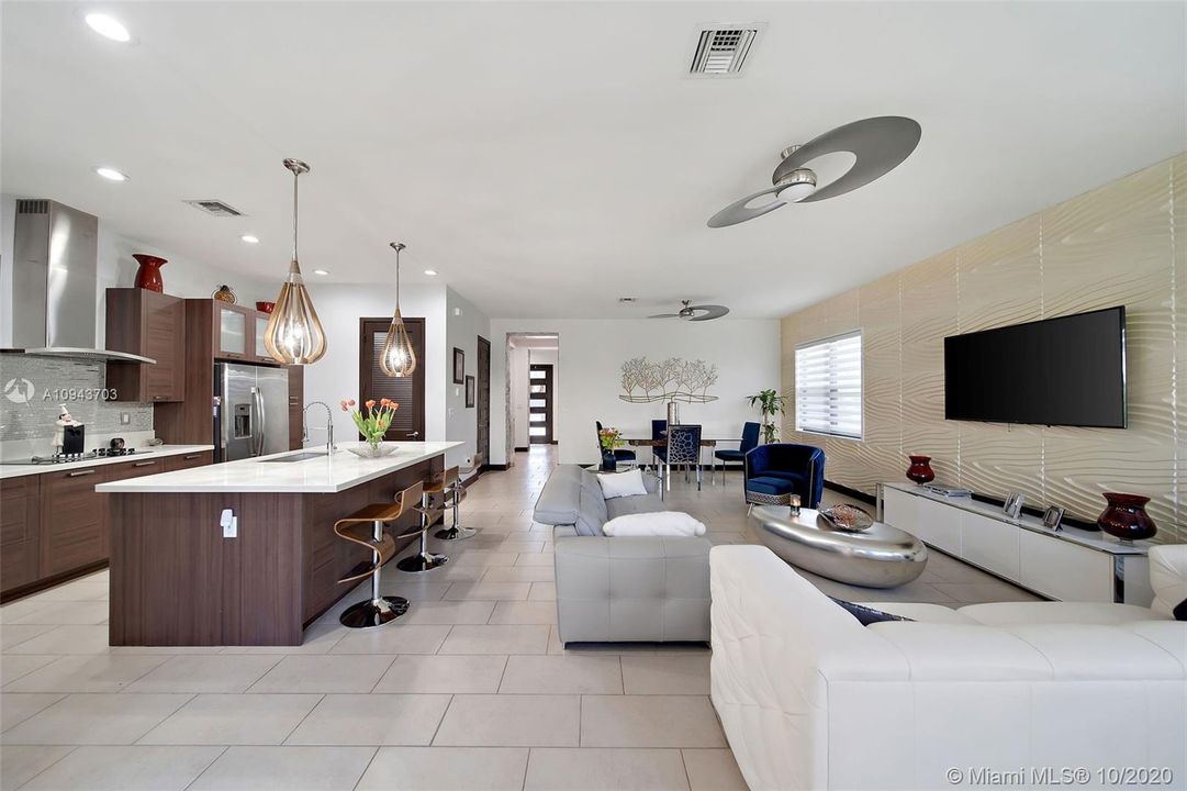 Vendido Recientemente: $475,000 (3 camas, 2 baños, 1977 Pies cuadrados)