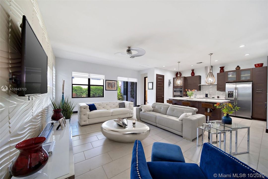 Vendido Recientemente: $475,000 (3 camas, 2 baños, 1977 Pies cuadrados)