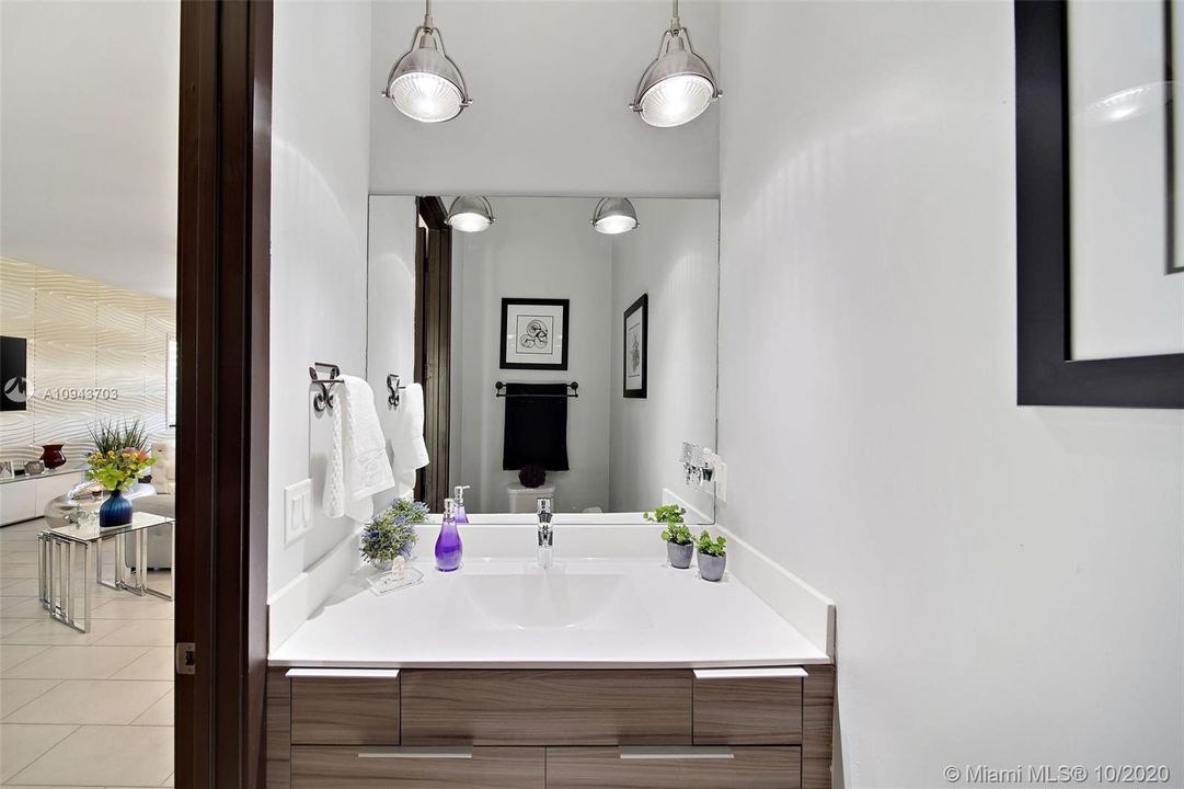 Vendido Recientemente: $475,000 (3 camas, 2 baños, 1977 Pies cuadrados)