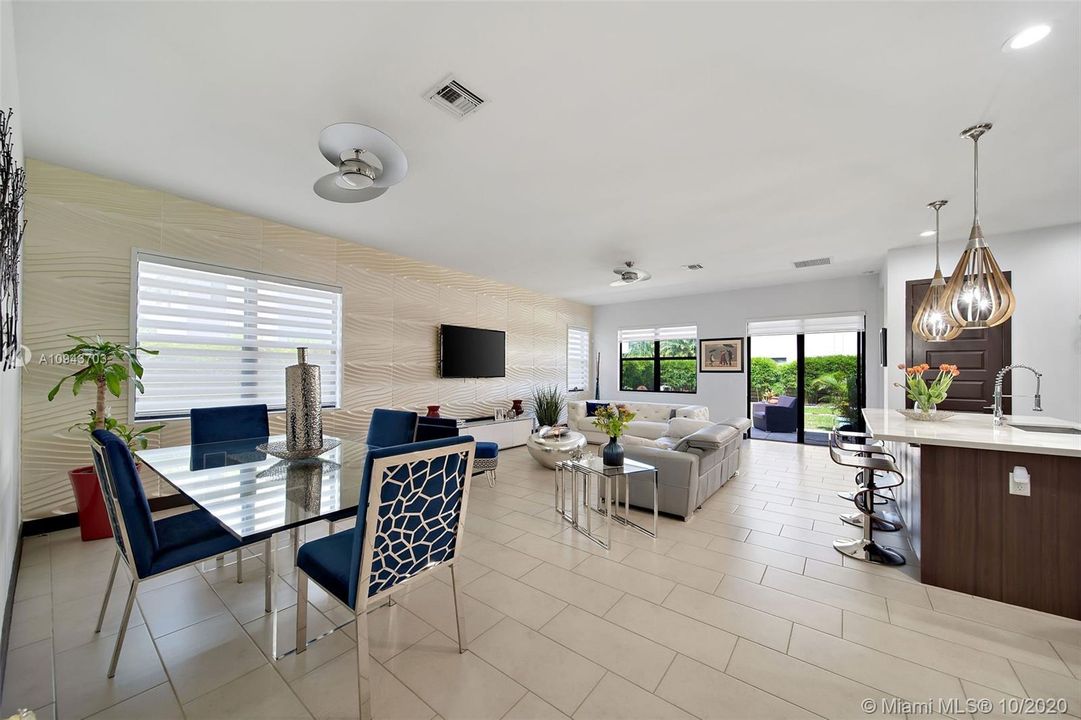 Vendido Recientemente: $475,000 (3 camas, 2 baños, 1977 Pies cuadrados)