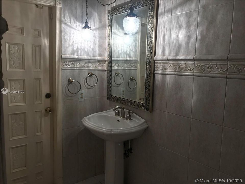 Vendido Recientemente: $499,900 (3 camas, 2 baños, 1713 Pies cuadrados)