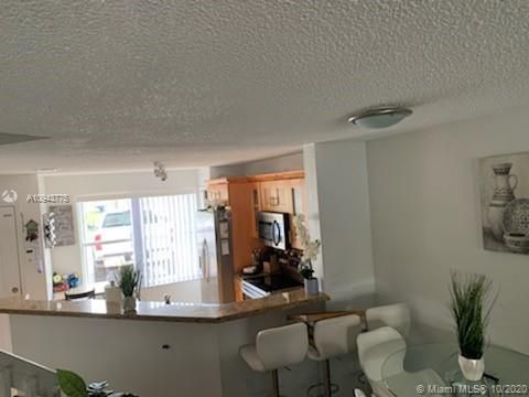 Vendido Recientemente: $255,000 (2 camas, 2 baños, 1312 Pies cuadrados)