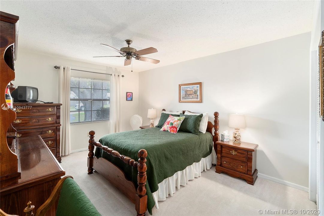 Vendido Recientemente: $270,000 (3 camas, 2 baños, 2256 Pies cuadrados)