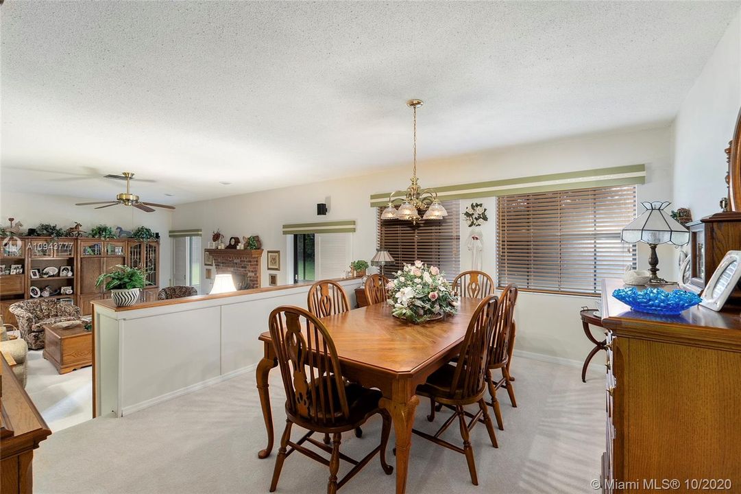 Vendido Recientemente: $270,000 (3 camas, 2 baños, 2256 Pies cuadrados)