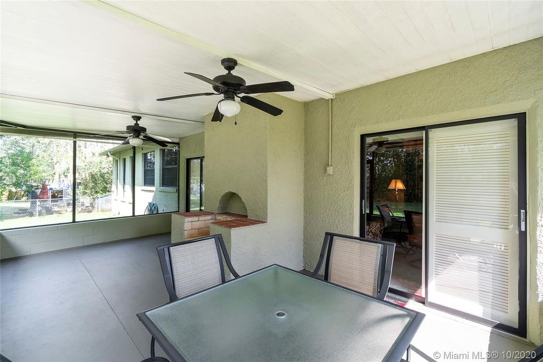 Vendido Recientemente: $270,000 (3 camas, 2 baños, 2256 Pies cuadrados)