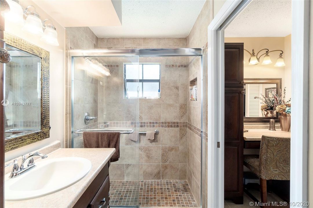 Vendido Recientemente: $270,000 (3 camas, 2 baños, 2256 Pies cuadrados)