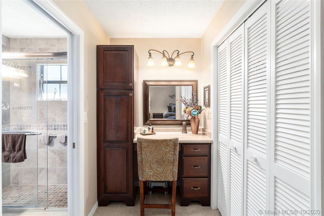 Vendido Recientemente: $270,000 (3 camas, 2 baños, 2256 Pies cuadrados)
