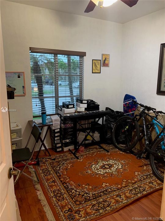 Recently Sold: $310,000 (3 beds, 3 baths, 1462 Square Feet)