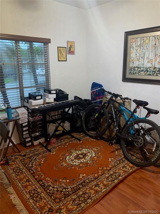 Recently Sold: $310,000 (3 beds, 3 baths, 1462 Square Feet)