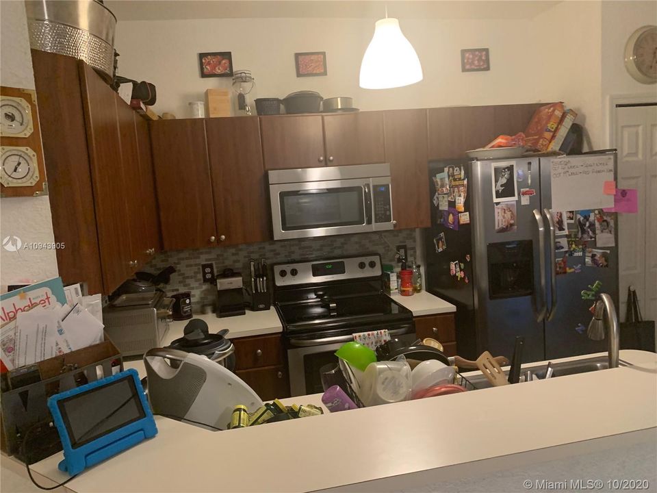 Recently Sold: $310,000 (3 beds, 3 baths, 1462 Square Feet)