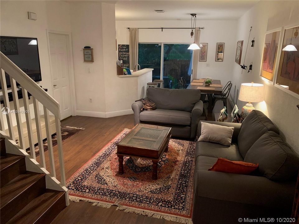 Recently Sold: $310,000 (3 beds, 3 baths, 1462 Square Feet)