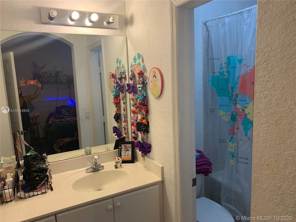 Recently Sold: $310,000 (3 beds, 3 baths, 1462 Square Feet)