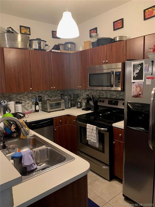 Recently Sold: $310,000 (3 beds, 3 baths, 1462 Square Feet)