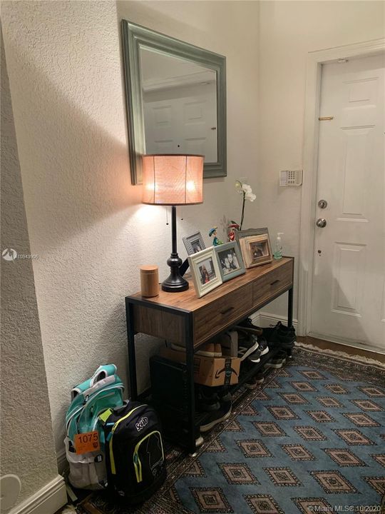 Recently Sold: $310,000 (3 beds, 3 baths, 1462 Square Feet)