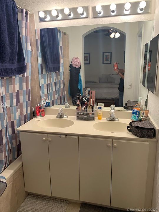 Recently Sold: $310,000 (3 beds, 3 baths, 1462 Square Feet)