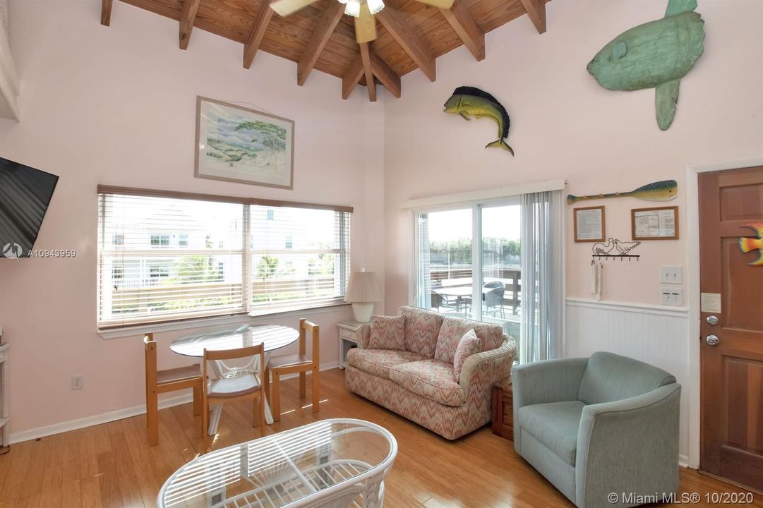 Recently Sold: $650,000 (2 beds, 2 baths, 1152 Square Feet)