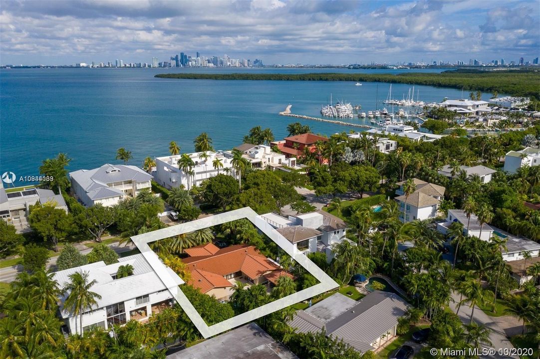 Recently Sold: $1,785,000 (4 beds, 4 baths, 2458 Square Feet)