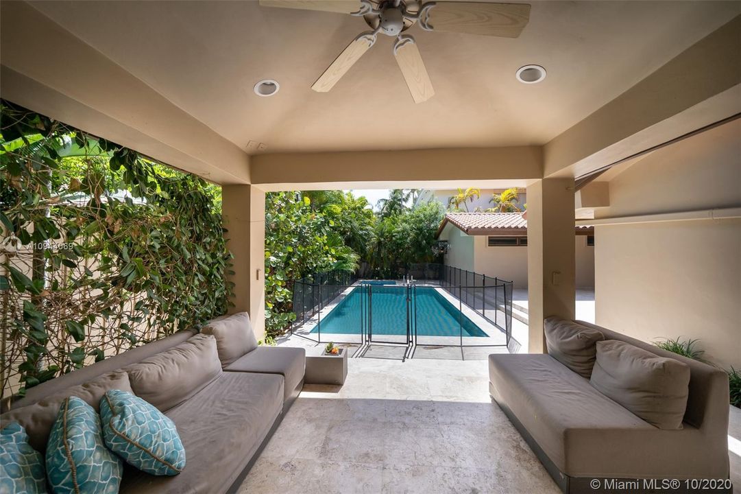 Recently Sold: $1,785,000 (4 beds, 4 baths, 2458 Square Feet)
