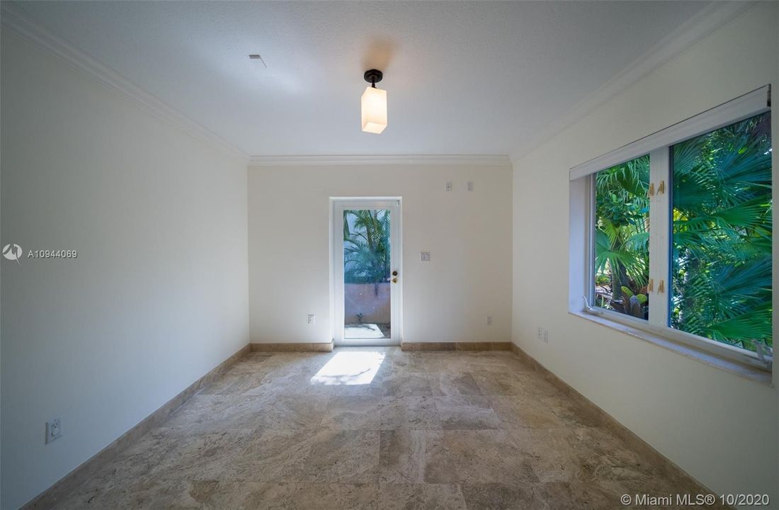 Recently Sold: $1,785,000 (4 beds, 4 baths, 2458 Square Feet)