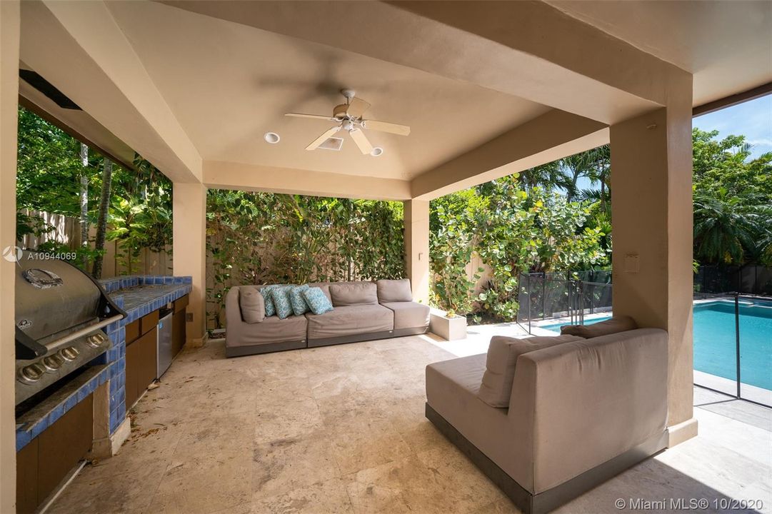 Recently Sold: $1,785,000 (4 beds, 4 baths, 2458 Square Feet)